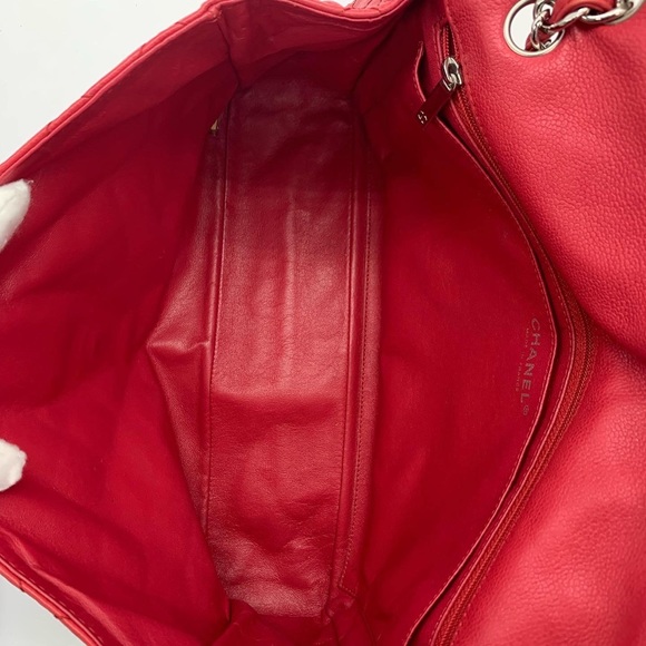 Authentic Chanel classic maxi soft caviar single flap in SHW - Picture 10 of 15